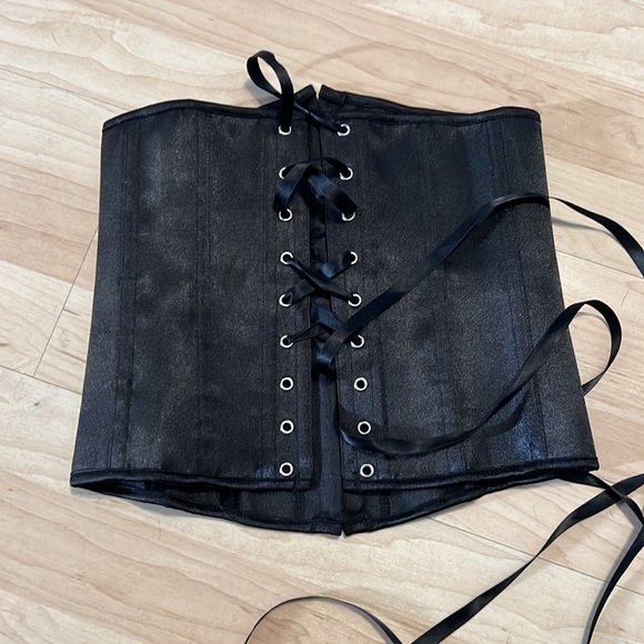 black small corset - Picture 2 of 3